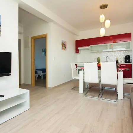 Three-bedroom In Tribunj Tribalj