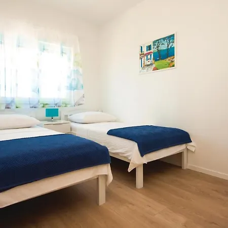 Three-bedroom In Tribunj *