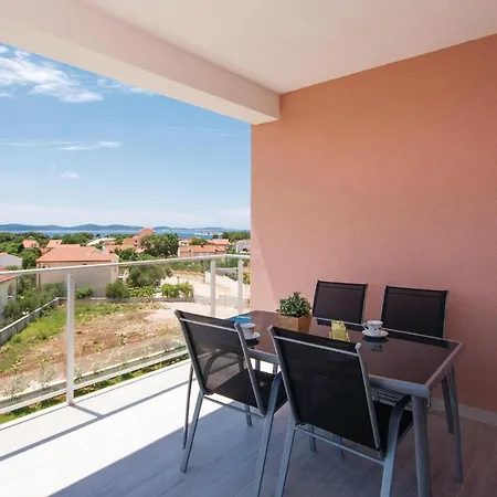 Apartament Three-bedroom In Tribunj Tribalj